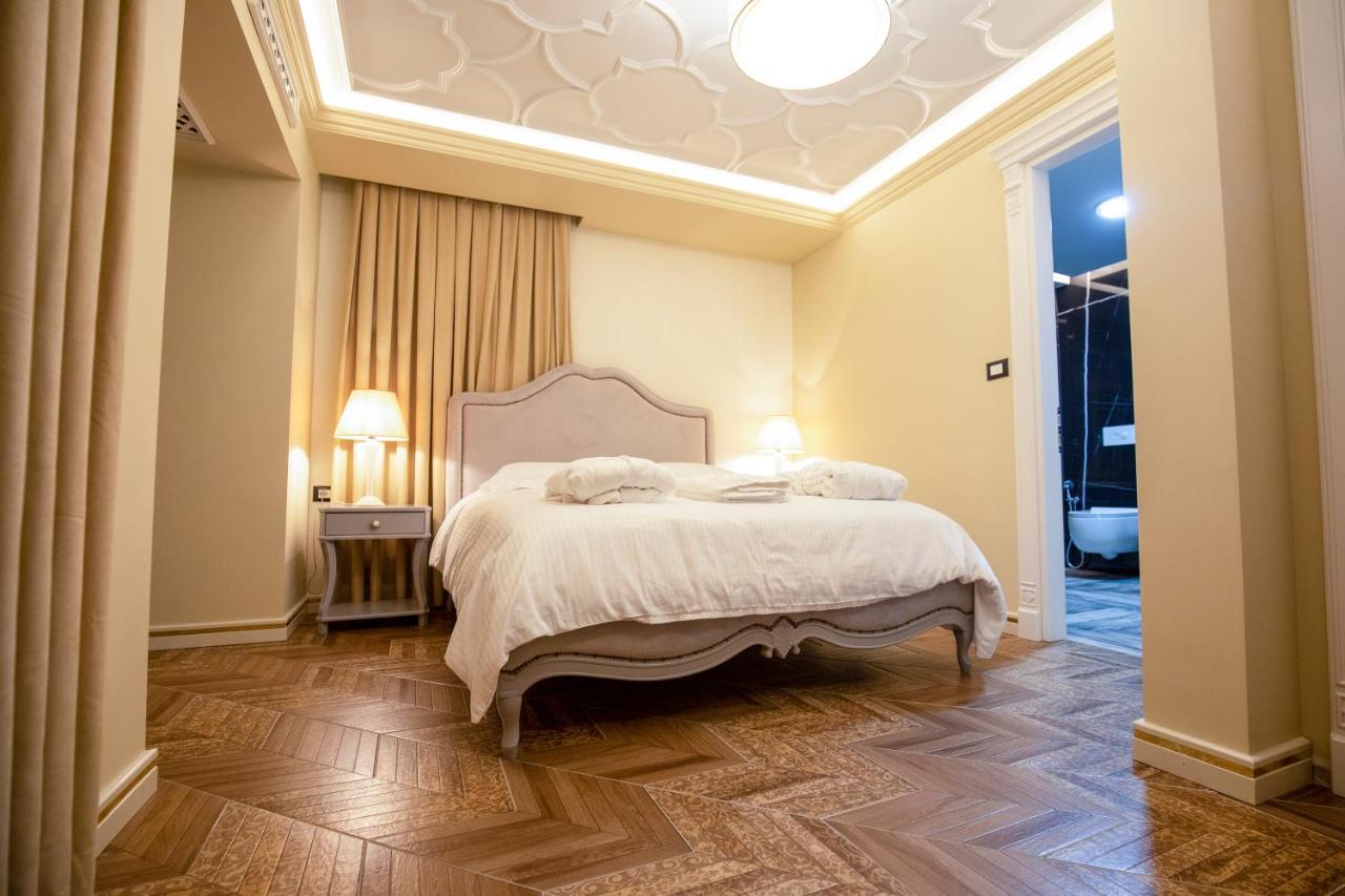 Vila Ekrem Korce Bagian luar foto