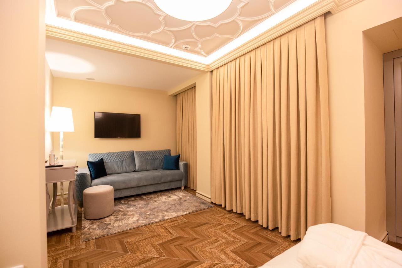 Vila Ekrem Korce Bagian luar foto